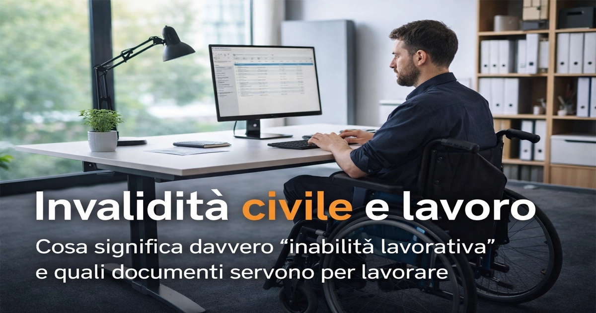 Persona in carrozzina al lavoro in ufficio accessibile, rappresentazione di inclusione lavorativa e invalidità civile nel contesto professionale.